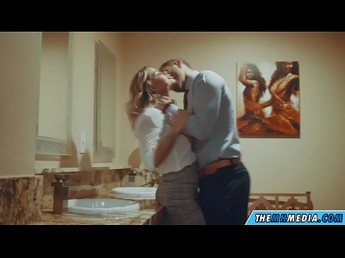 ❤️ Pe a faaosoosoina oe e se blonde busty i totonu o se faletaele lautele ❤️❌ Pono vk ❤